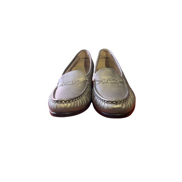 SOFT SPOTS SILVER LOAFERS, SIZE 9 NARROW - Picture 2 of 7